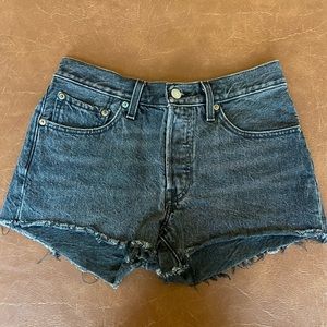 Black wash Levi 501 shorts